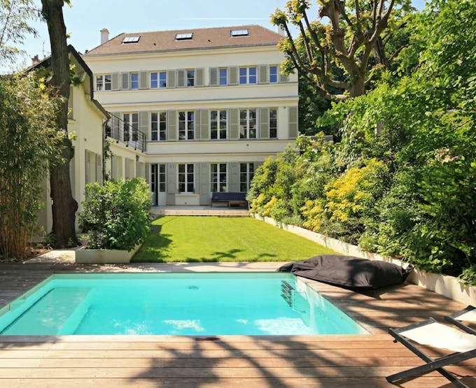 Panthéon Poolside